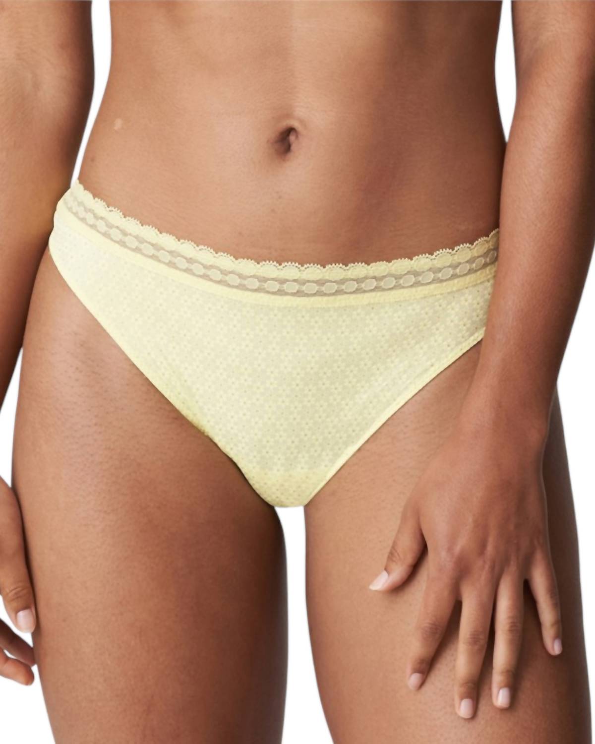 Трусики-стринги Twist Sapri в цвете Starlight Yellow PrimaDonna
Трусики-стринги Twist Sapri в цвете Starlight Yellow PrimaDonna