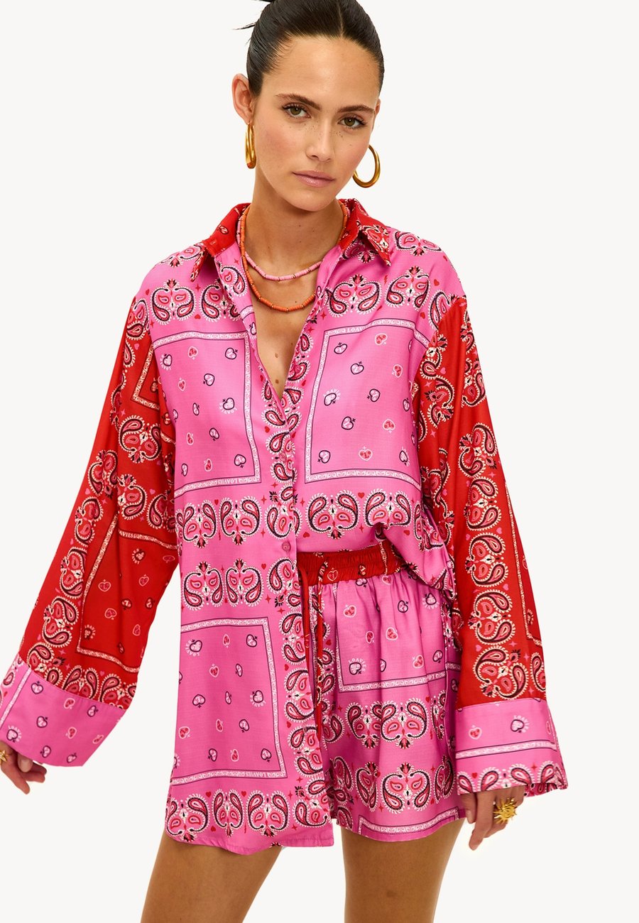 Блуза LOAVIES WHERE LOVE LEADS, Placement Print Pink/Pink
Блуза LOAVIES WHERE LOVE LEADS, Placement Print Pink/Pink