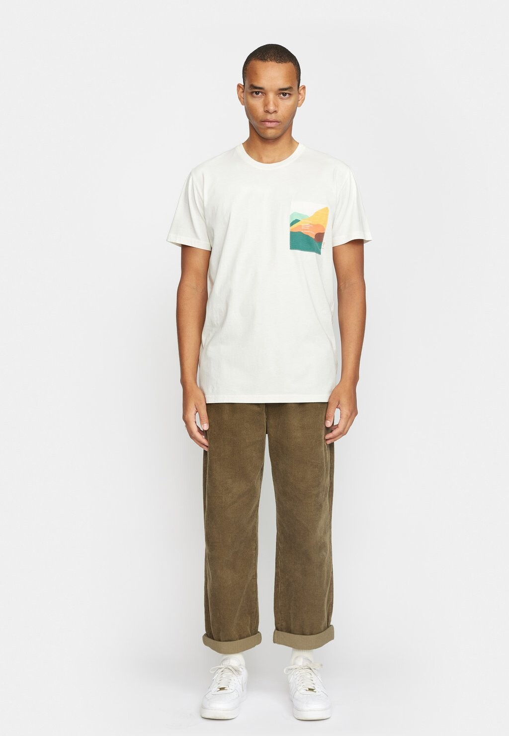 Футболка с принтом REVOLUTION, молочный
Футболка с принтом REVOLUTION, молочный