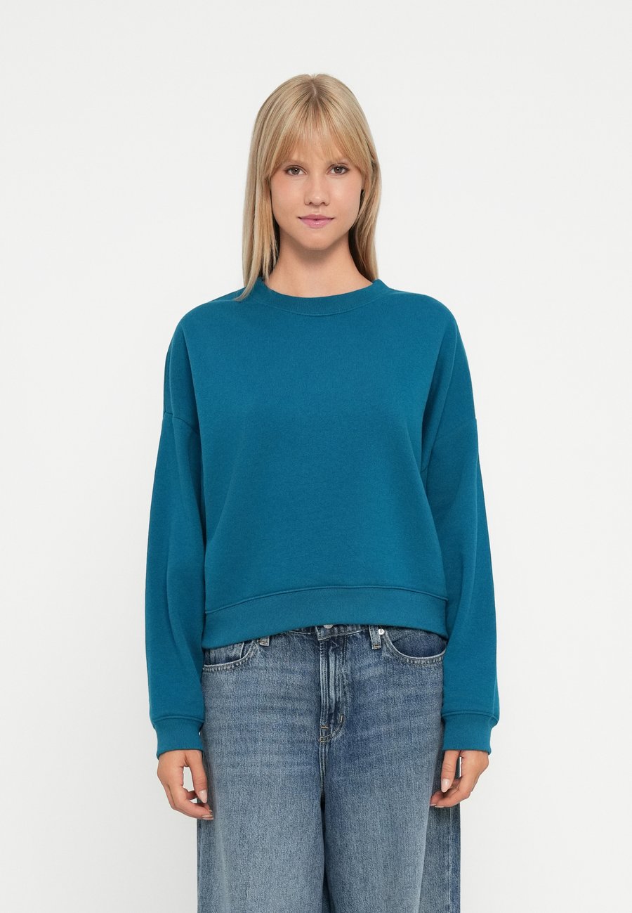 Толстовка GAP WEDGE CREW, Deep Water Teal/Dark Blue
Толстовка GAP WEDGE CREW, Deep Water Teal/Dark Blue