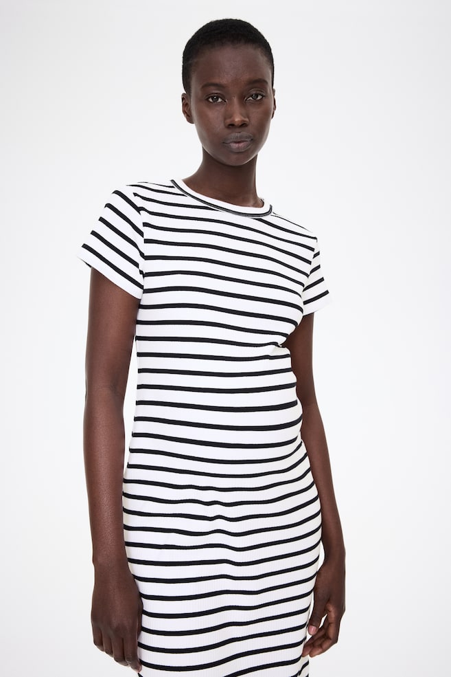 Платье-Футболка Mom в рубчик H&M, мультиколор
Платье-Футболка Mom в рубчик H&M, мультиколор