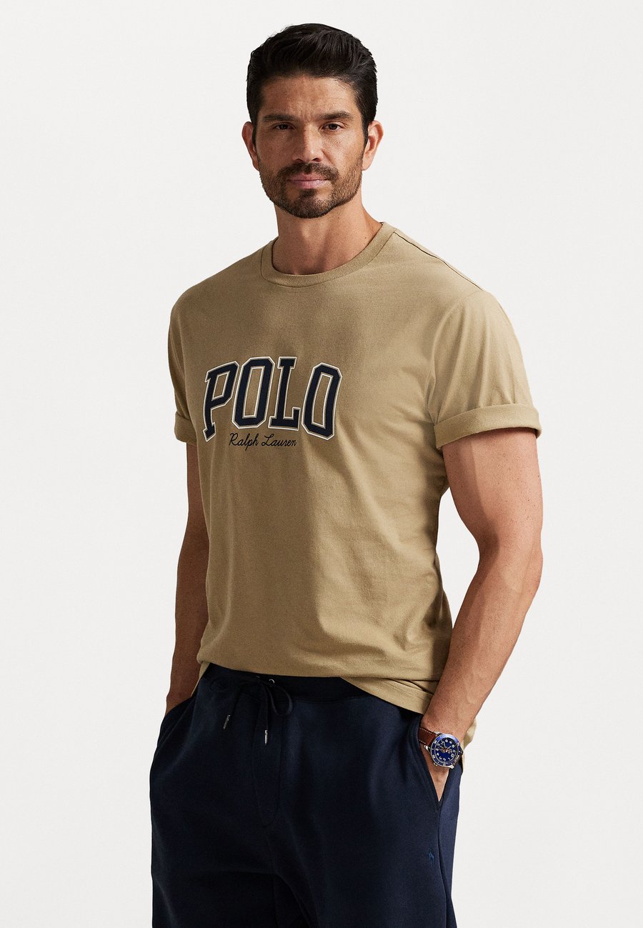 Футболка Polo Ralph Lauren Big & Tall LOGO JERSEY T-SHIRT, Surrey Tan/Dark Yellow
Футболка Polo Ralph Lauren Big & Tall LOGO JERSEY T-SHIRT, Surrey Tan/Dark Yellow