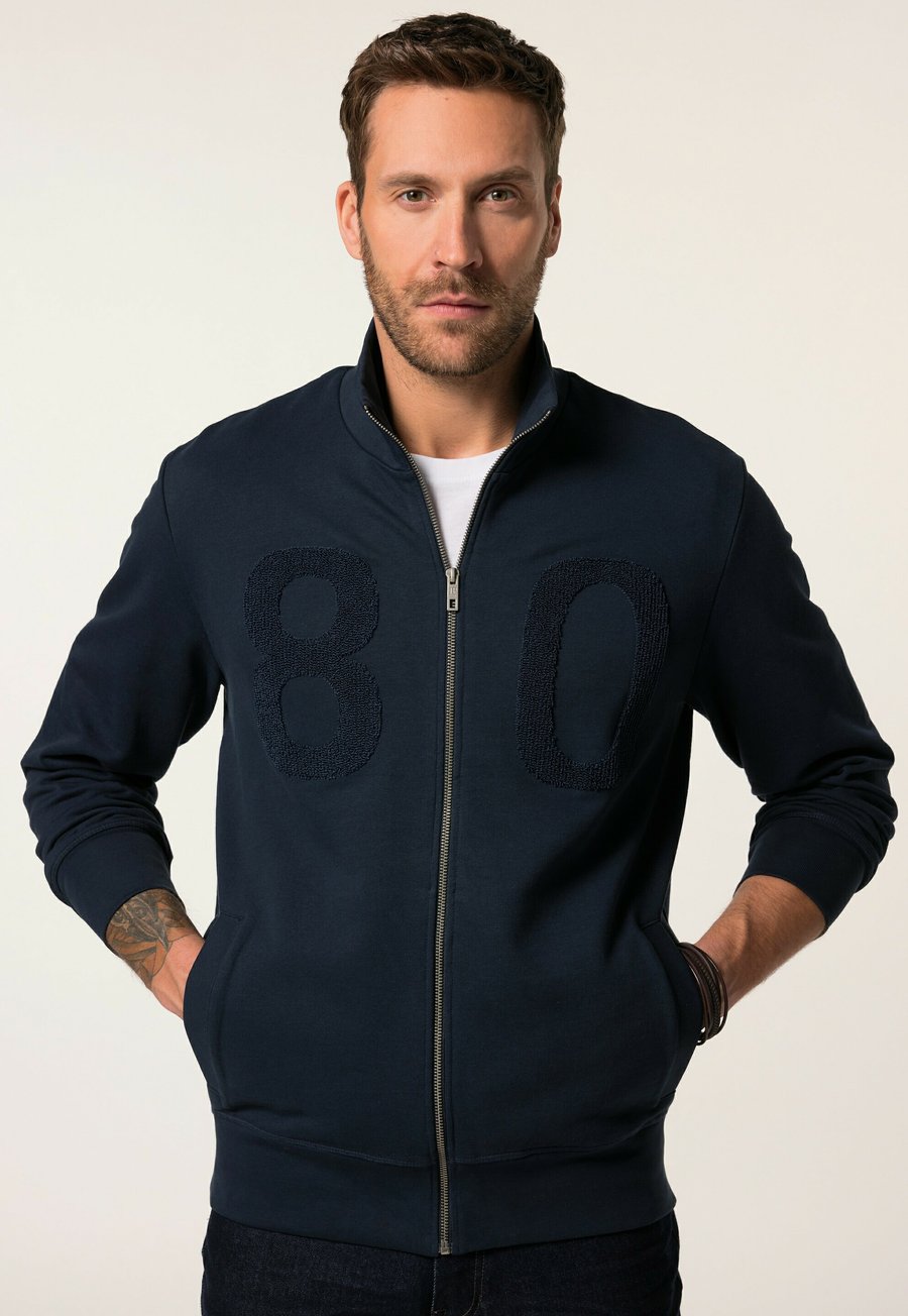 Толстовка JP1880 Zip-up sweatshirt, Navy Blue/Dark Blue
Толстовка JP1880 Zip-up sweatshirt, Navy Blue/Dark Blue