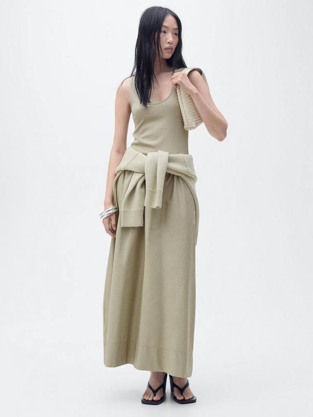 Valvi платье миди с круглым вырезом и расклешенным силуэтом Mango, Khaki
Valvi платье миди с круглым вырезом и расклешенным силуэтом Mango, Khaki