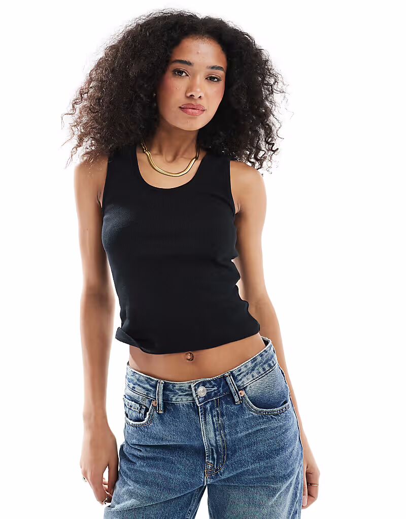 Топ ASOS DESIGN с круглым вырезом в рубчик черного цвета 
Топ ASOS DESIGN с круглым вырезом в рубчик черного цвета