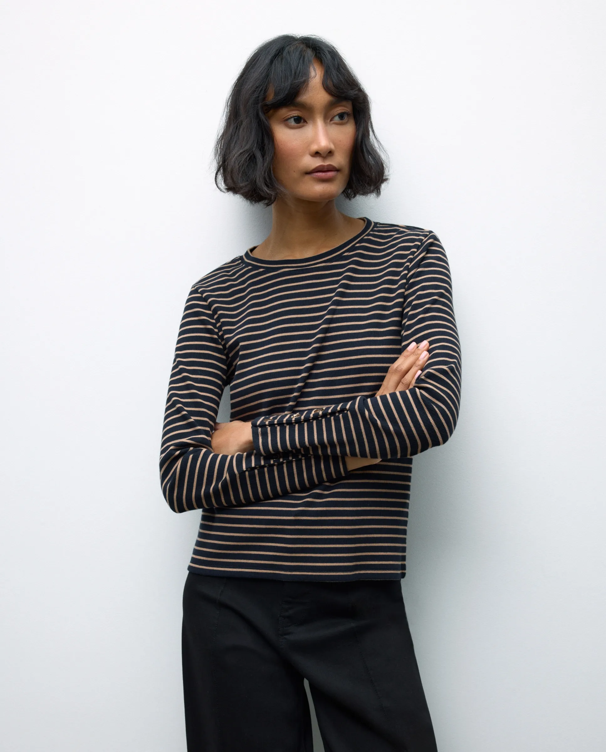 Женская футболка с длинным рукавом, манжетами и пуговицами Tintoretto, черный
Женская футболка с длинным рукавом, манжетами и пуговицами Tintoretto, черный