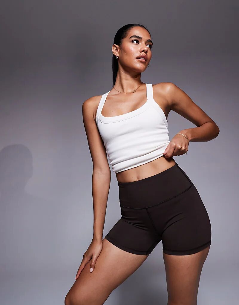 4505 Icon Мягкие, с высокой талией, короткие, 3 дюйма, шоколадного цвета
4505 Icon Мягкие, с высокой талией, короткие, 3 дюйма, шоколадного цвета