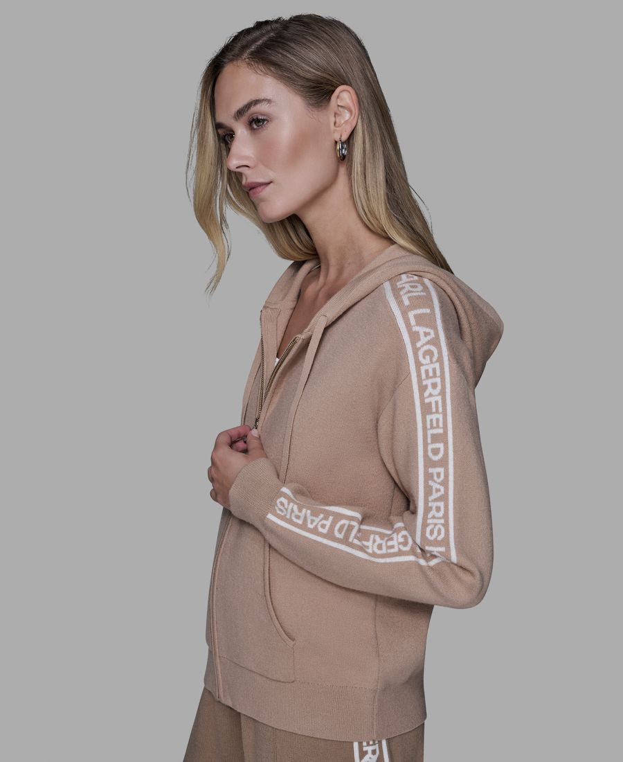 Миниатюрная толстовка с капюшоном и застежкой-молнией спереди KARL LAGERFELD PARIS, Cartouche
Миниатюрная толстовка с капюшоном и застежкой-молнией спереди KARL LAGERFELD PARIS, Cartouche