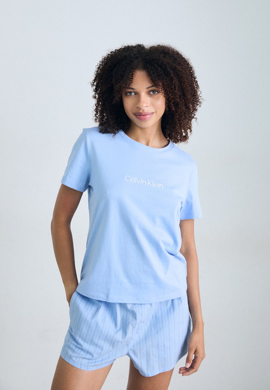 Пижамный комплект Calvin Klein Underwear Pyjama set, Frozen Fjord/Multi-Coloured
Пижамный комплект Calvin Klein Underwear Pyjama set, Frozen Fjord/Multi-Coloured