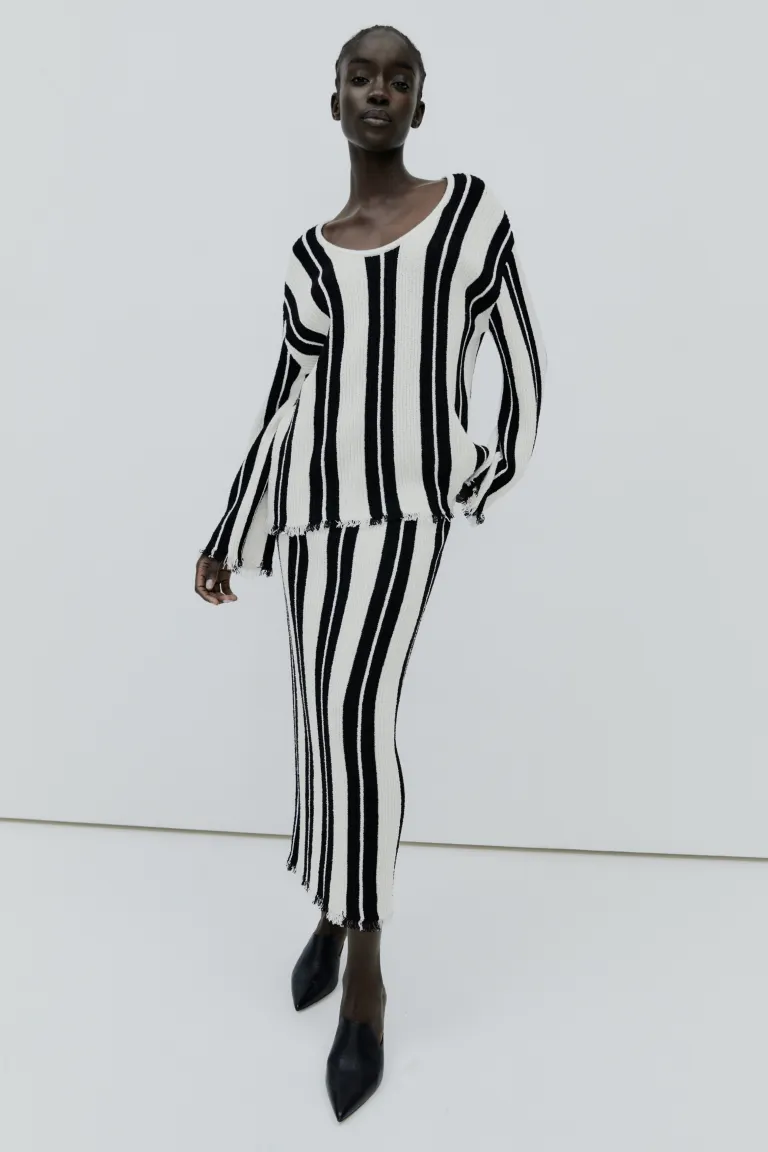 Свитер оверсайз H&M, черный
Свитер оверсайз H&M, черный