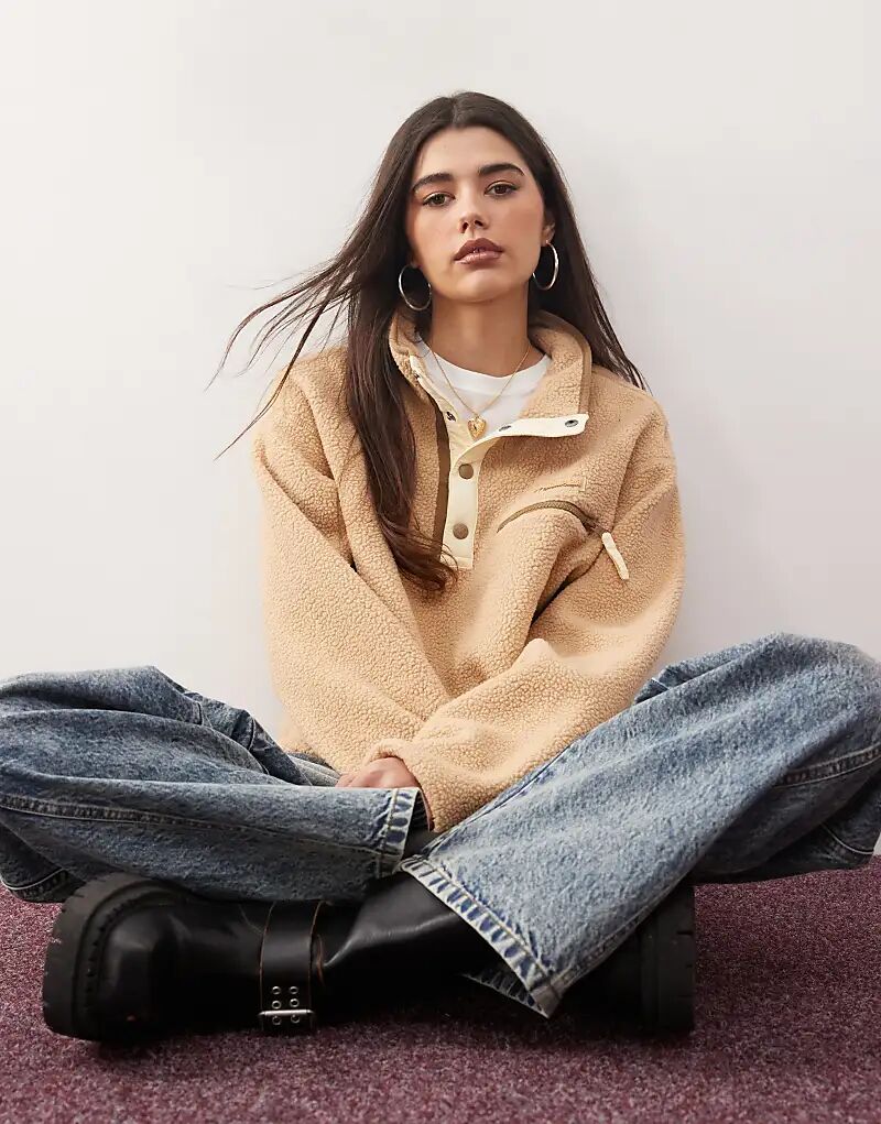 Укороченный флис Columbia Helvetia II на кнопках бежевого цвета
Укороченный флис Columbia Helvetia II на кнопках бежевого цвета