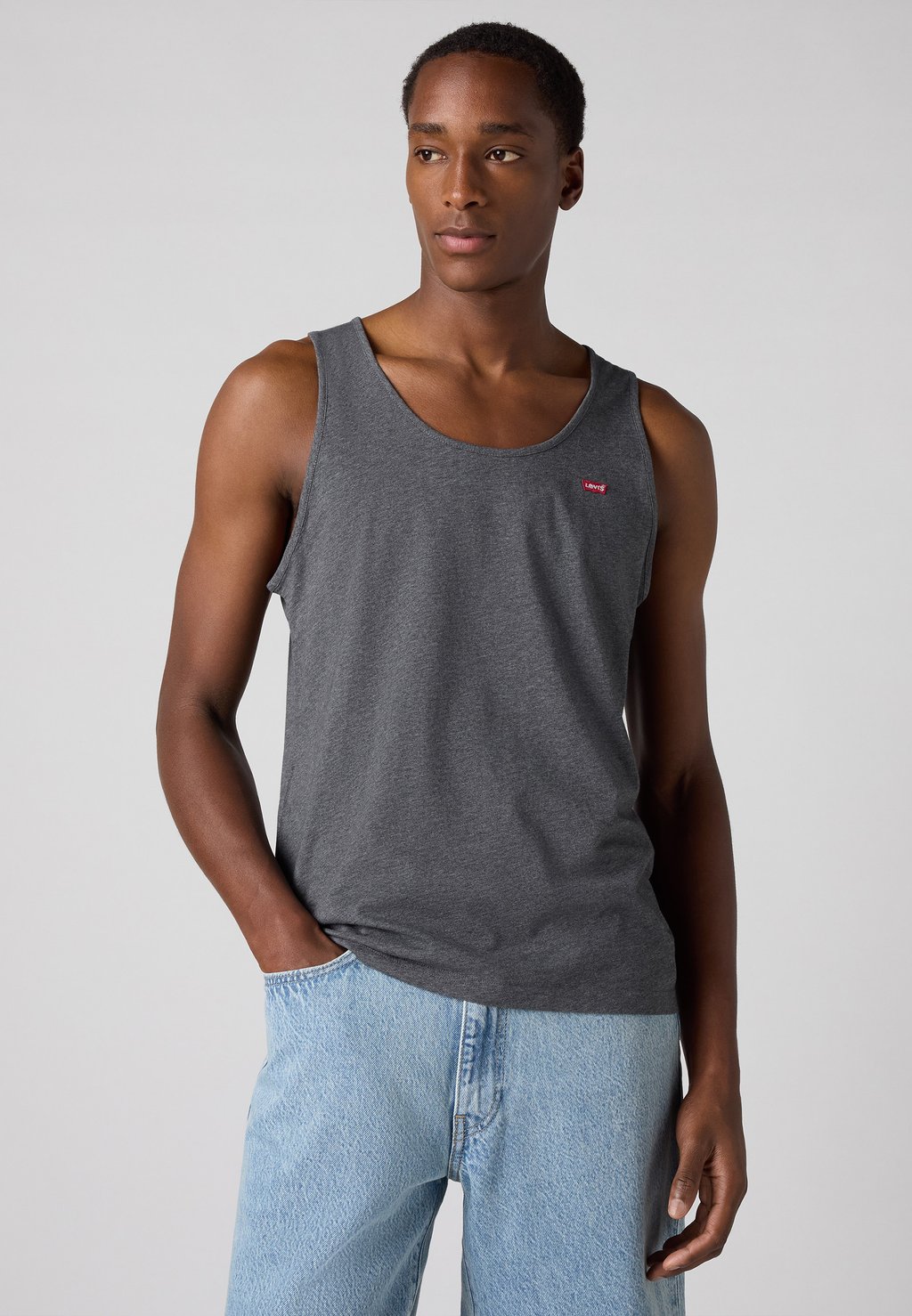 Майка HOUSEMARK TANK Levi's, цвет Dark Charcoal Heather
Майка HOUSEMARK TANK Levi's, цвет Dark Charcoal Heather