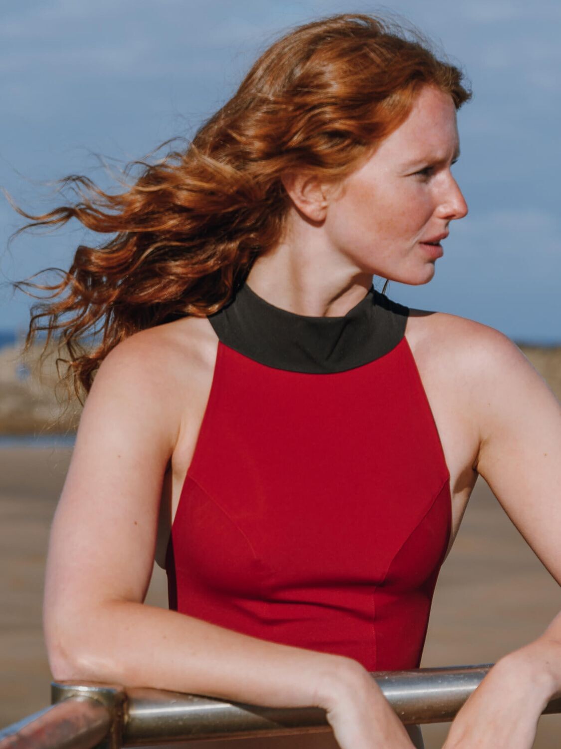 Двусторонний укороченный топ Davy J, красный/черный
Двусторонний укороченный топ Davy J, красный/черный