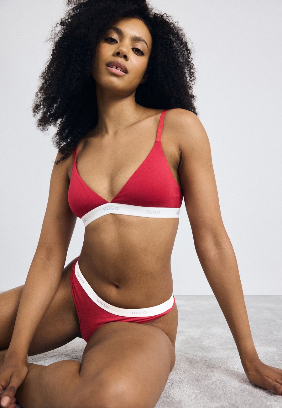 Бюстгальтер HUGO TRIANGLE PAD, Medium Red/Dark Red
Бюстгальтер HUGO TRIANGLE PAD, Medium Red/Dark Red