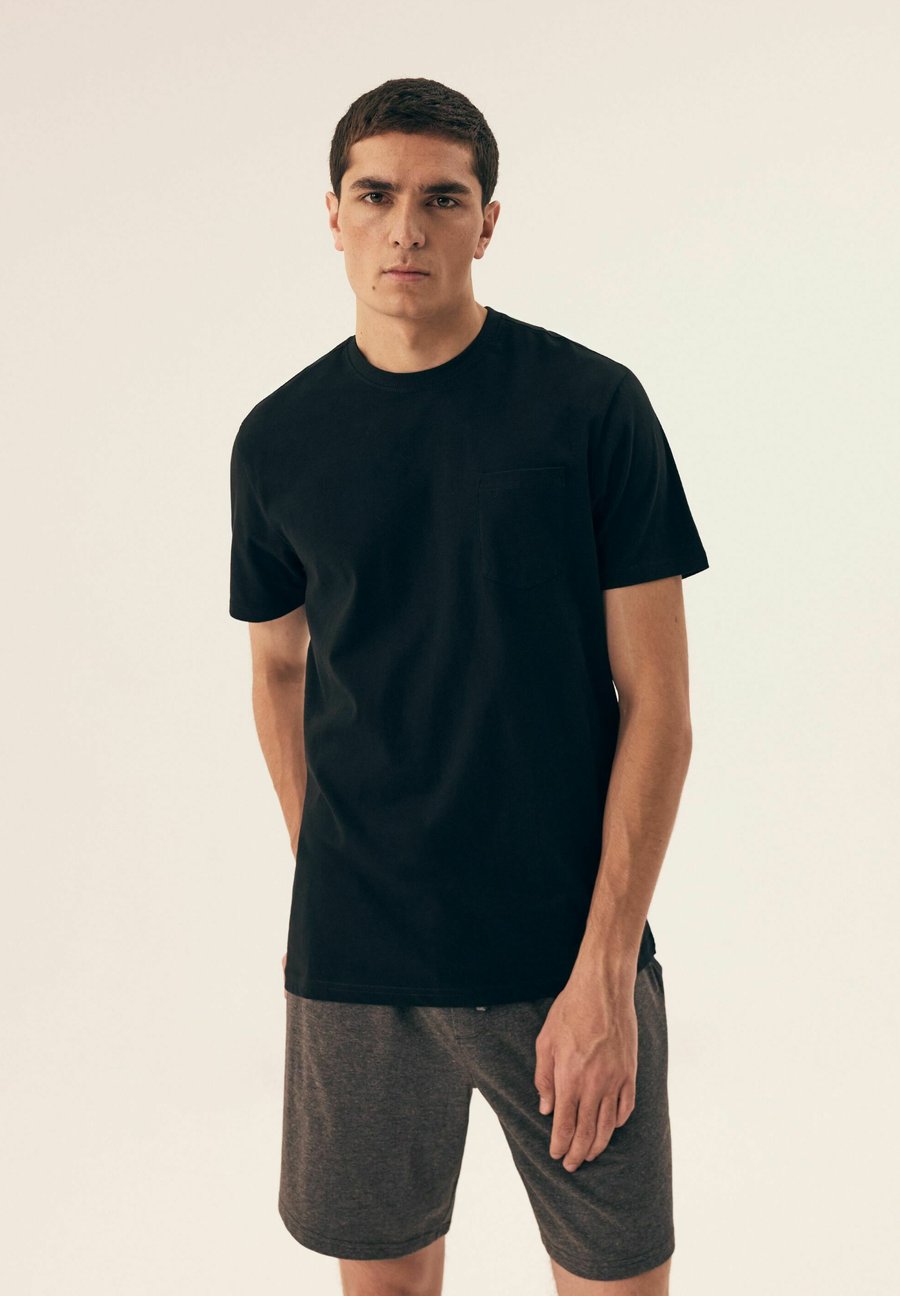 Пижамный комплект Henderson MICK, Black
Пижамный комплект Henderson MICK, Black