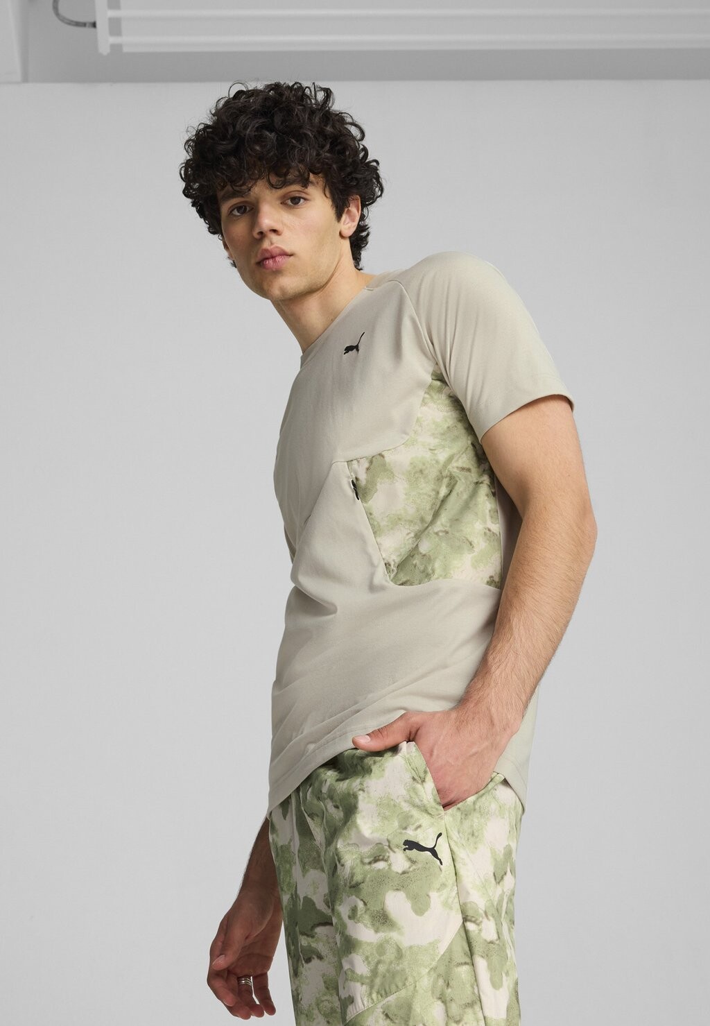 Футболка с принтом MIT BRUSTTASCHE Puma, бежевый
Футболка с принтом MIT BRUSTTASCHE Puma, бежевый