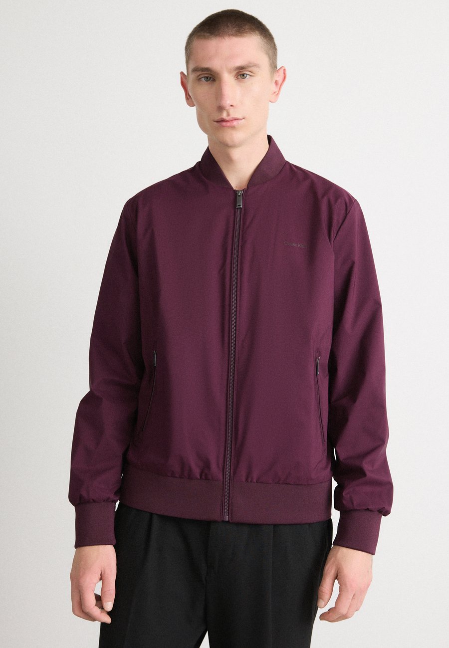 Куртка Calvin Klein MATTE JACKET, Passion Plum/Purple
Куртка Calvin Klein MATTE JACKET, Passion Plum/Purple