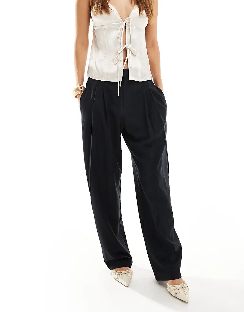 Брюки-бочонок в тонкую полоску темно-синего цвета Pull&Bear
Брюки-бочонок в тонкую полоску темно-синего цвета Pull&Bear