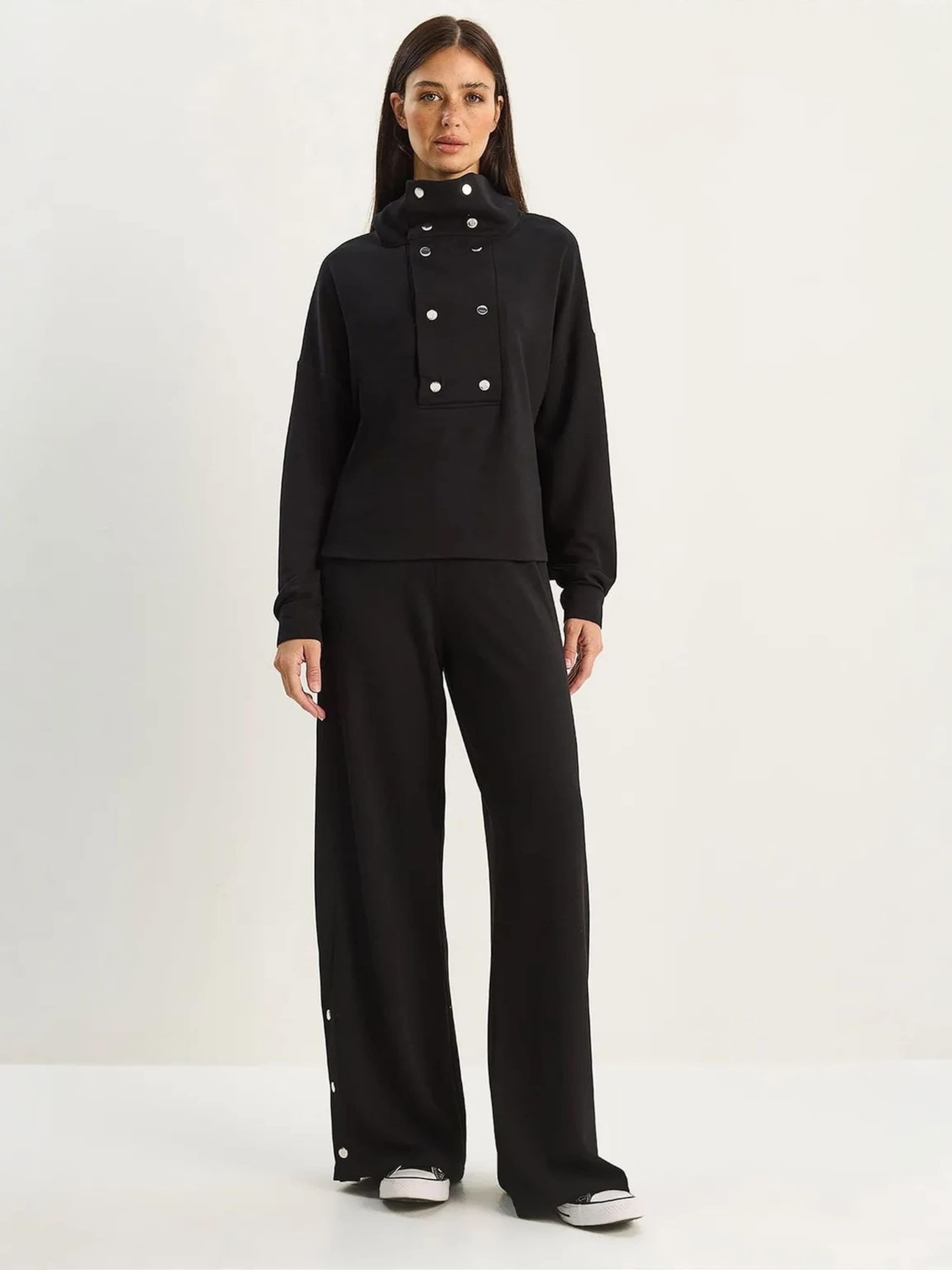 Bianco Lucci Костюм-двойка в черном цвете
Bianco Lucci Костюм-двойка в черном цвете