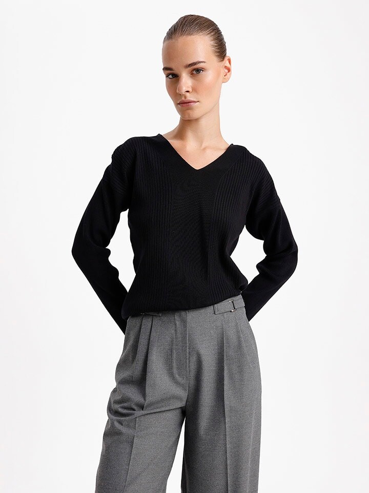 Пуловер BGN Pullover, черный
Пуловер BGN Pullover, черный