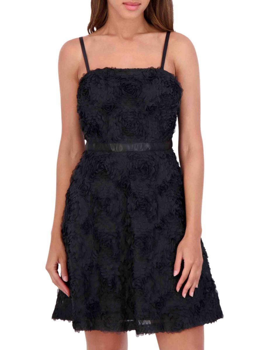 Мини-платье с цветочным принтом и клешем Kensie, черный
Мини-платье с цветочным принтом и клешем Kensie, черный