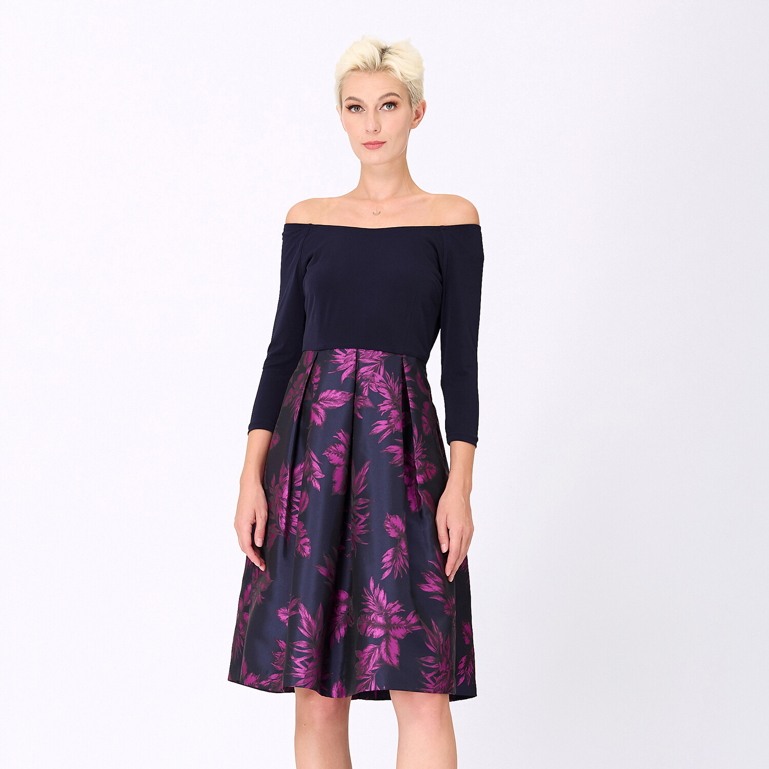 Платье из биматериала с цветочной парчой Smart And Joy, синий
Платье из биматериала с цветочной парчой Smart And Joy, синий