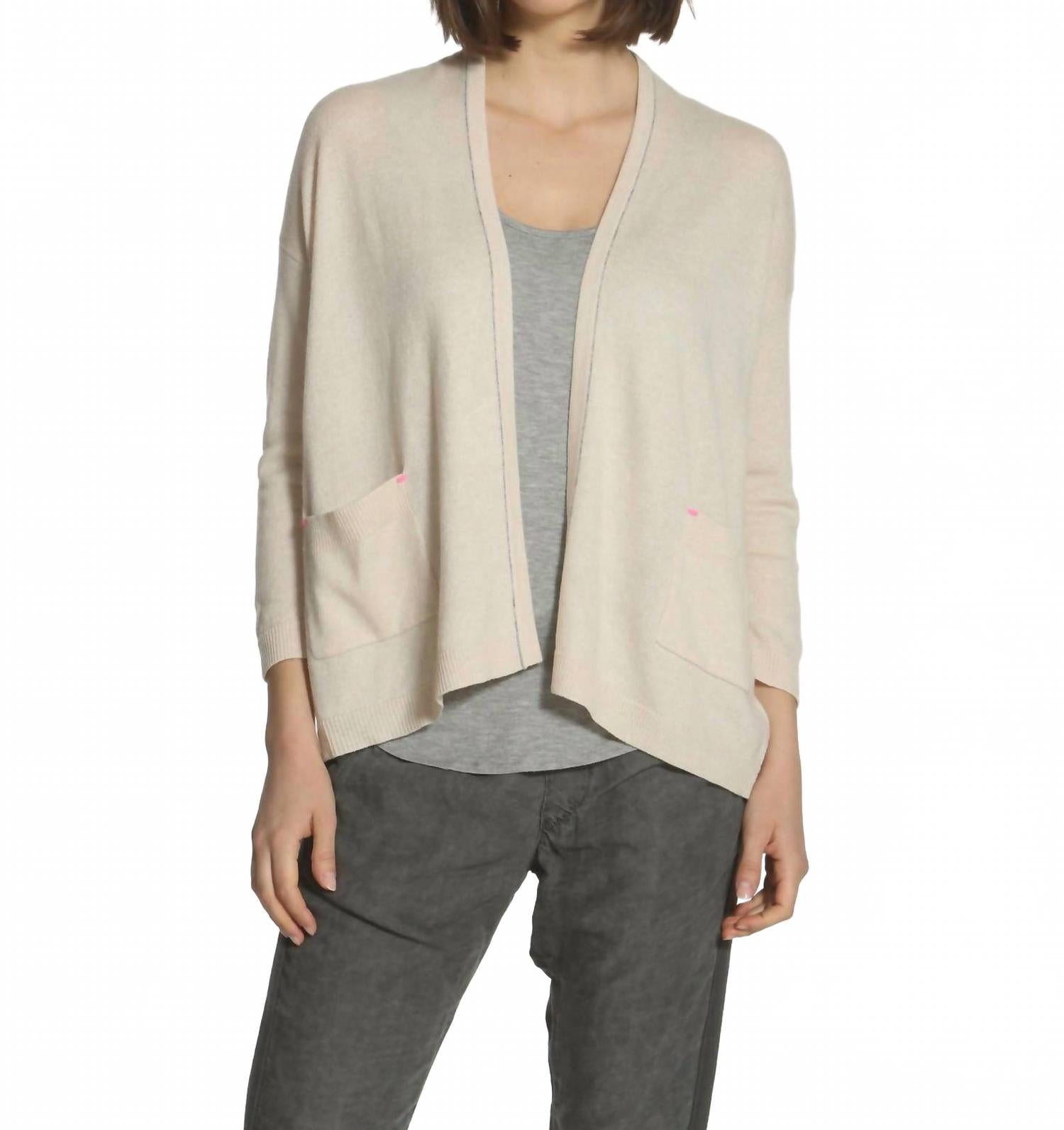 Женский уютный кардиган Luxe Chill в цвете овсянка/белый LABEL+thread
Женский уютный кардиган Luxe Chill в цвете овсянка/белый LABEL+thread