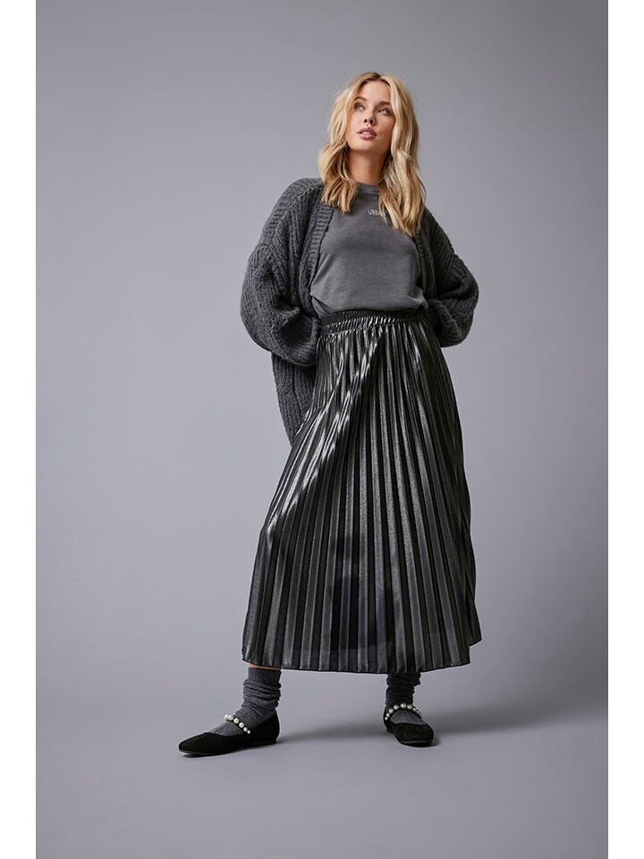 Длинная юбка ONLY Plisseerock Lyon, черный
Длинная юбка ONLY Plisseerock Lyon, черный