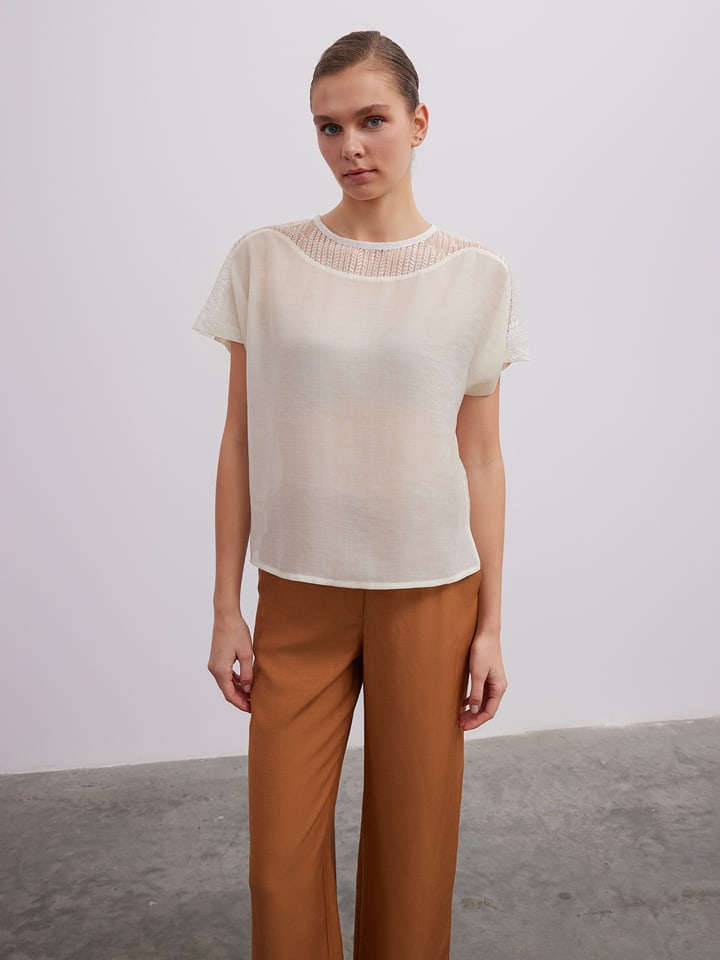 Блузка BGN, кремовый 
Блузка BGN, кремовый