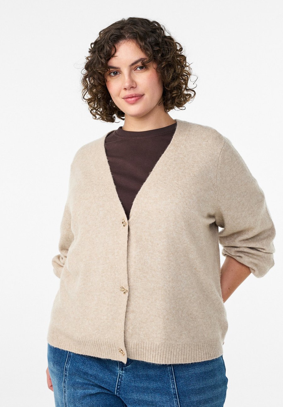 Кардиган Zizzi UND HERZKNÖPFEN, Simply Taupe Mel/Mottled Beige
Кардиган Zizzi UND HERZKNÖPFEN, Simply Taupe Mel/Mottled Beige