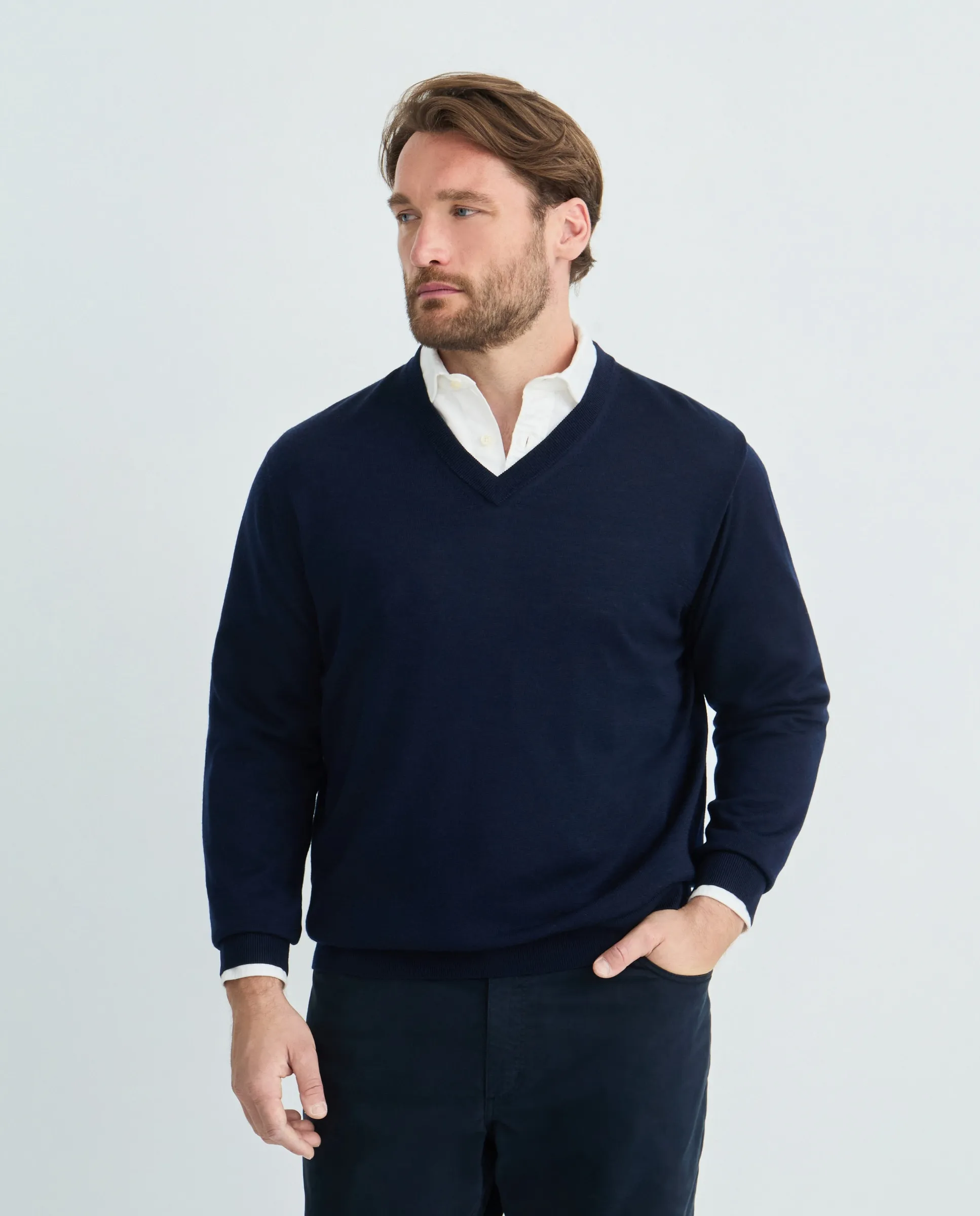 Джемпер с V-образным вырезом из 100% шерсти мериноса для мужчин больших размеров Emidio Tucci, темно-синий
Джемпер с V-образным вырезом из 100% шерсти мериноса для мужчин больших размеров Emidio Tucci, темно-синий