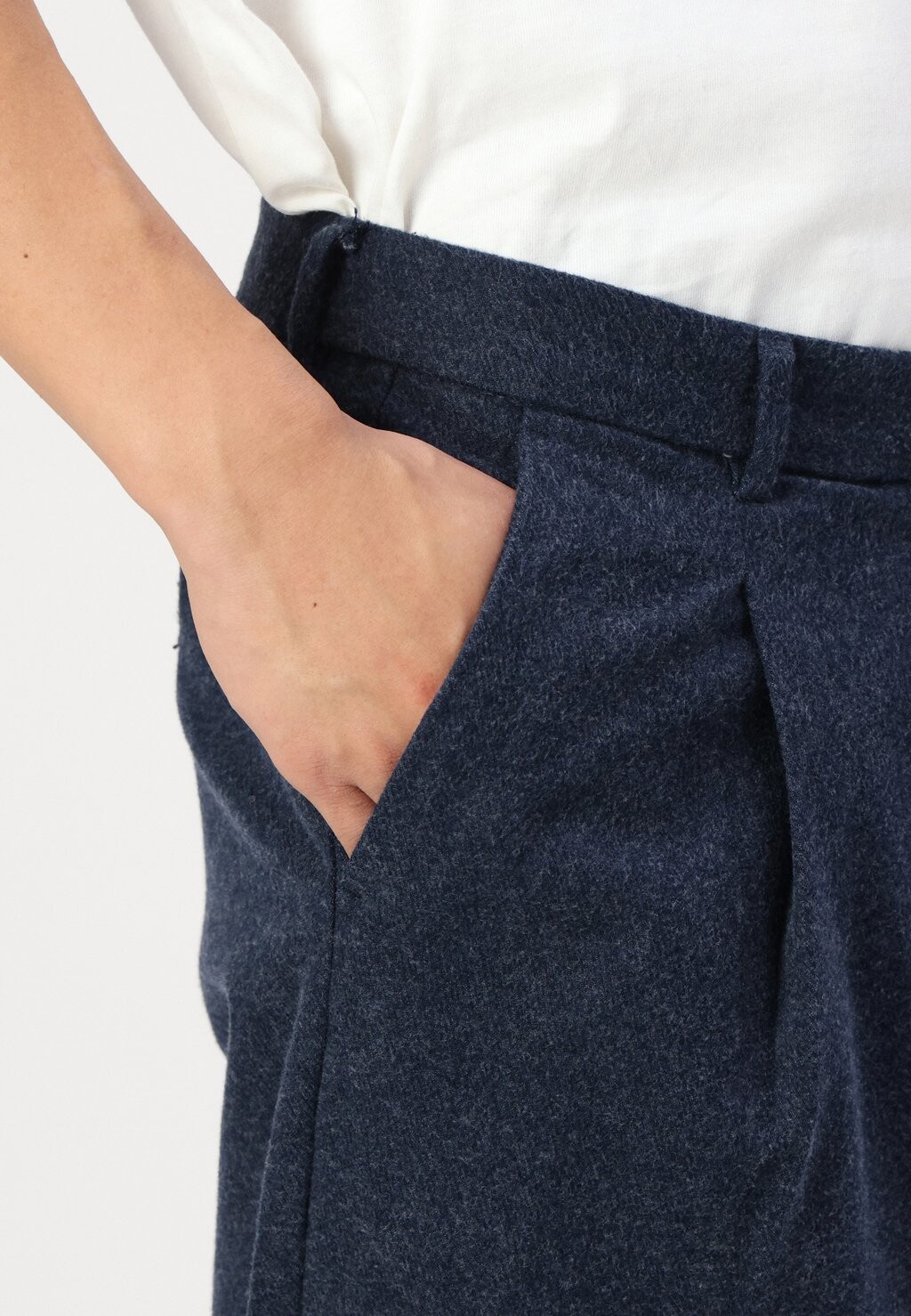 Чиносы JPSTBILL JJTAPERED PLEAT WINTER Jack & Jones PREMIUM, темно-синий
Чиносы JPSTBILL JJTAPERED PLEAT WINTER Jack & Jones PREMIUM, темно-синий