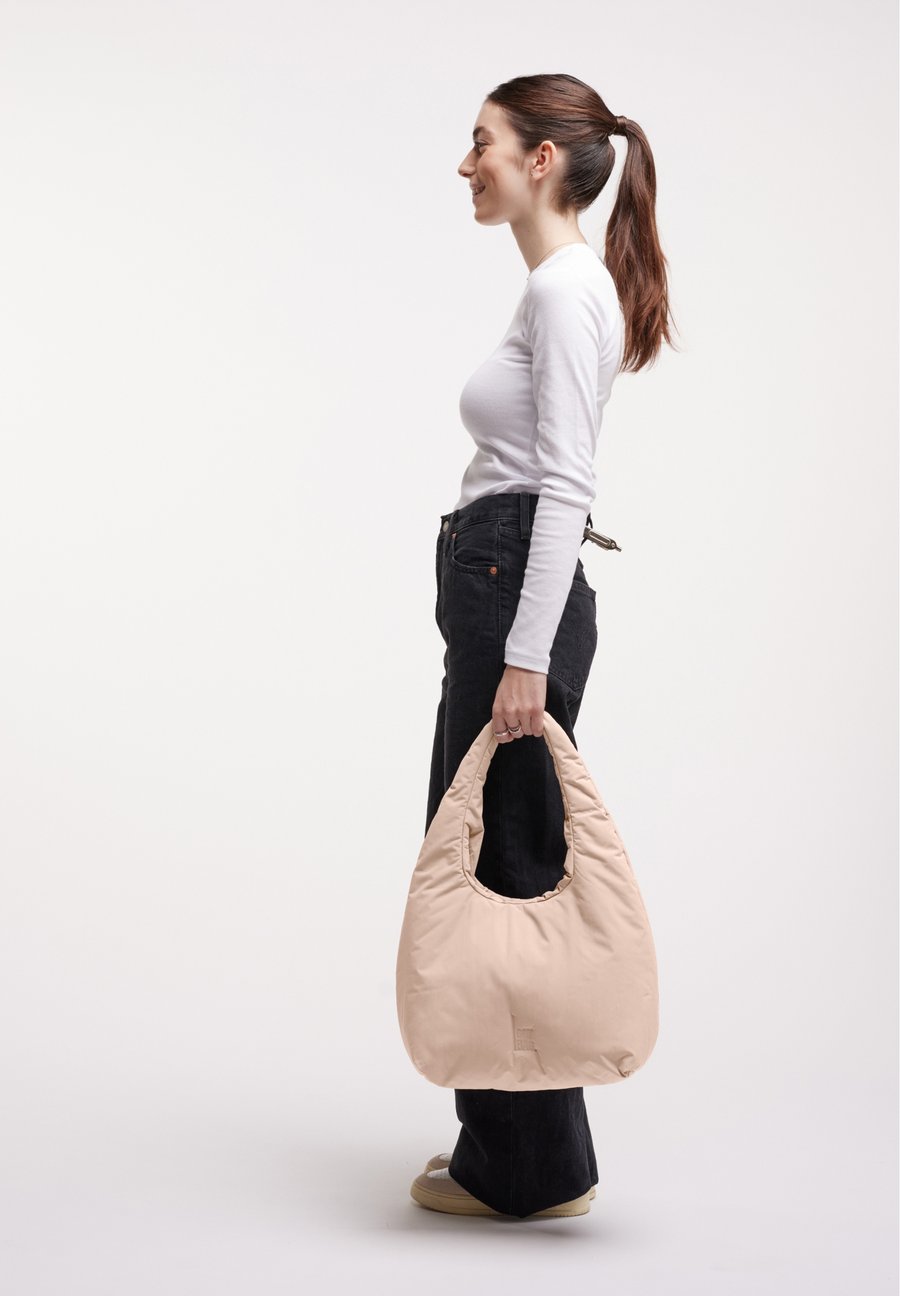 Сумка GOT BAG CLOUD SHOULDER MONOCHROME, Pearl/Mottled Beige
Сумка GOT BAG CLOUD SHOULDER MONOCHROME, Pearl/Mottled Beige