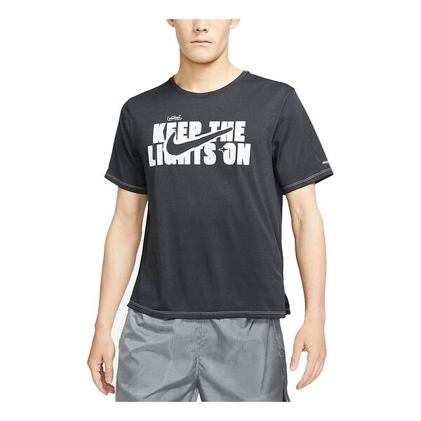 Футболка dri fit miler wild run casual дышащие с принтом для бега с коротким рукавом Nike, черный
Футболка dri fit miler wild run casual дышащие с принтом для бега с коротким рукавом Nike, черный