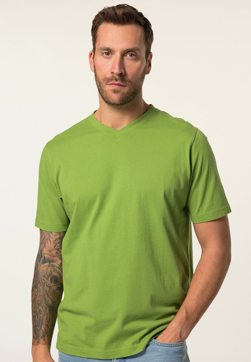 Базовая футболка GROSSE GRÖSSEN REINE V-AUSSCHNITT JP1880, темно-зеленый
Базовая футболка GROSSE GRÖSSEN REINE V-AUSSCHNITT JP1880, темно-зеленый