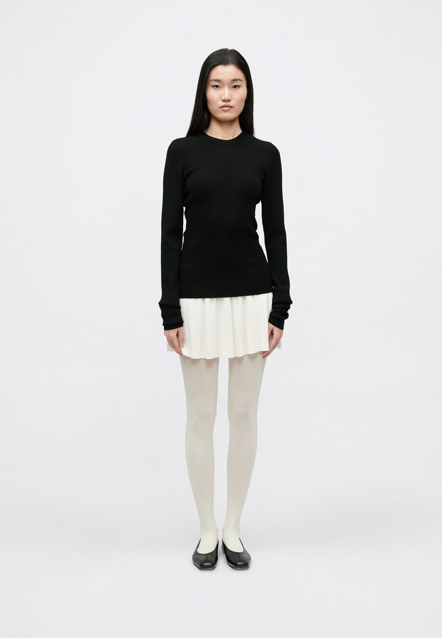 Джемпер A. Roege Hove TRINE LONG SLEEVE, Black
Джемпер A. Roege Hove TRINE LONG SLEEVE, Black