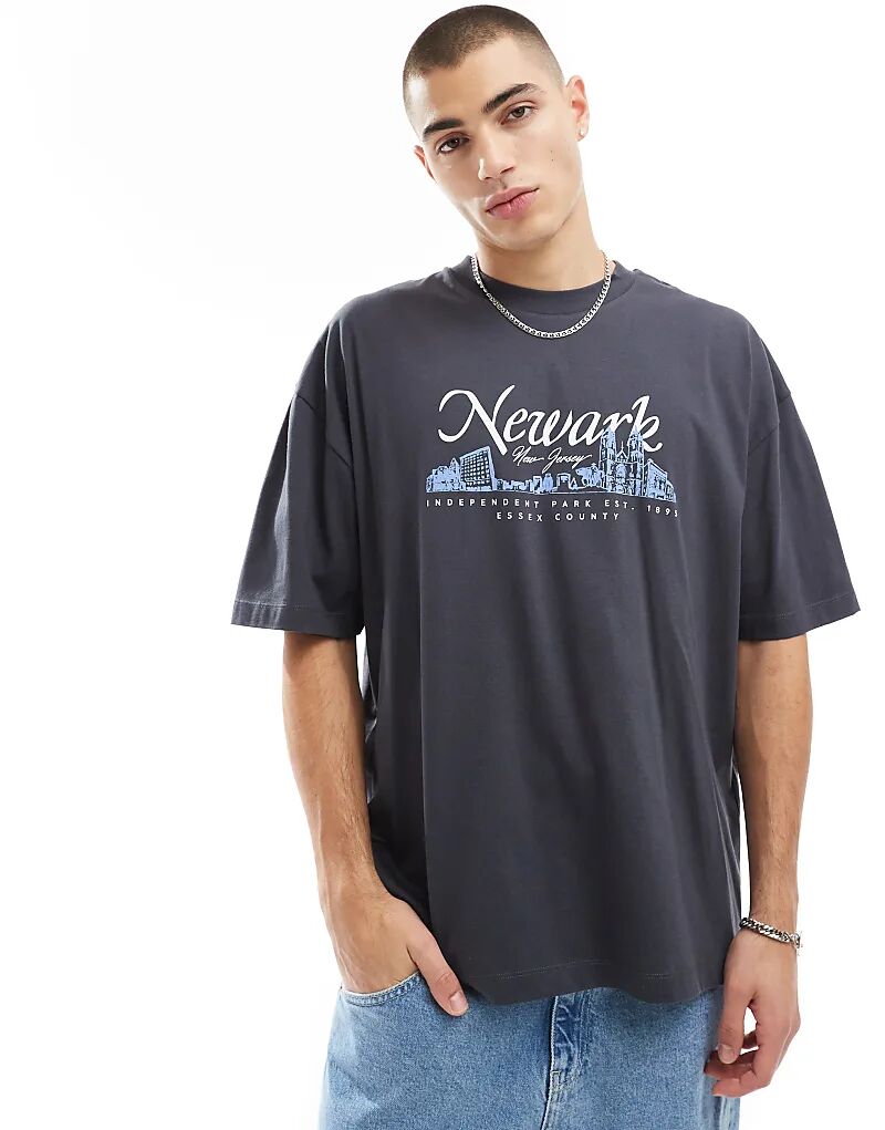 Футболка оверсайз с принтом города в угольном цвете ASOS DESIGN
Футболка оверсайз с принтом города в угольном цвете ASOS DESIGN