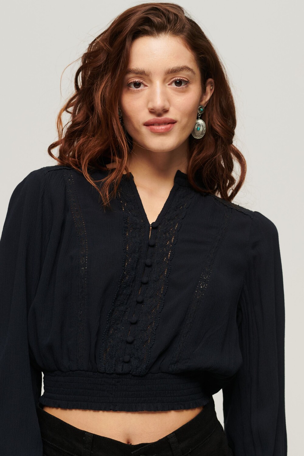 Синяя блузка Superdry со сборками длинными рукавами и кружевной отделкой Superdry, синий
Синяя блузка Superdry со сборками длинными рукавами и кружевной отделкой Superdry, синий