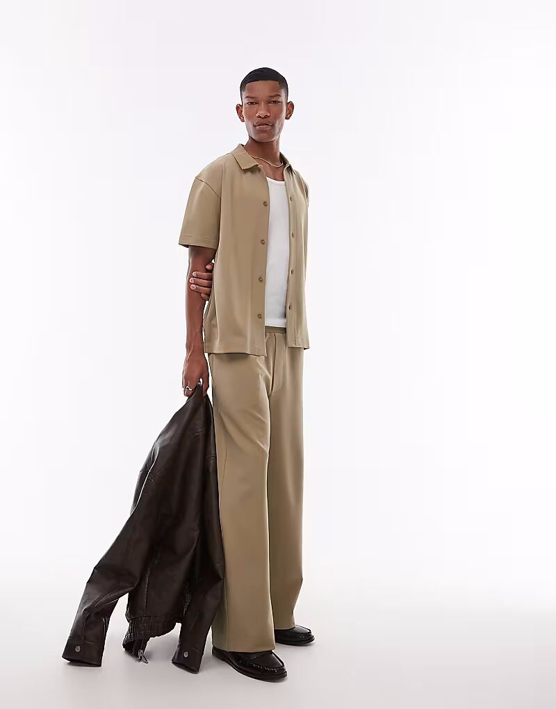 Спортивные брюки Topman премиум-класса Interlock прямого кроя цвета светло-хаки
Спортивные брюки Topman премиум-класса Interlock прямого кроя цвета светло-хаки