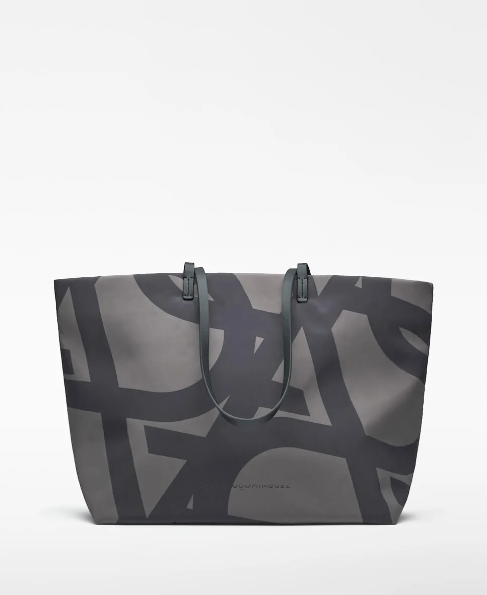 Женская нейлоновая сумка-шоппер через плечо с крупным логотипом Adolfo Dominguez, серый/черный
Женская нейлоновая сумка-шоппер через плечо с крупным логотипом Adolfo Dominguez, серый/черный