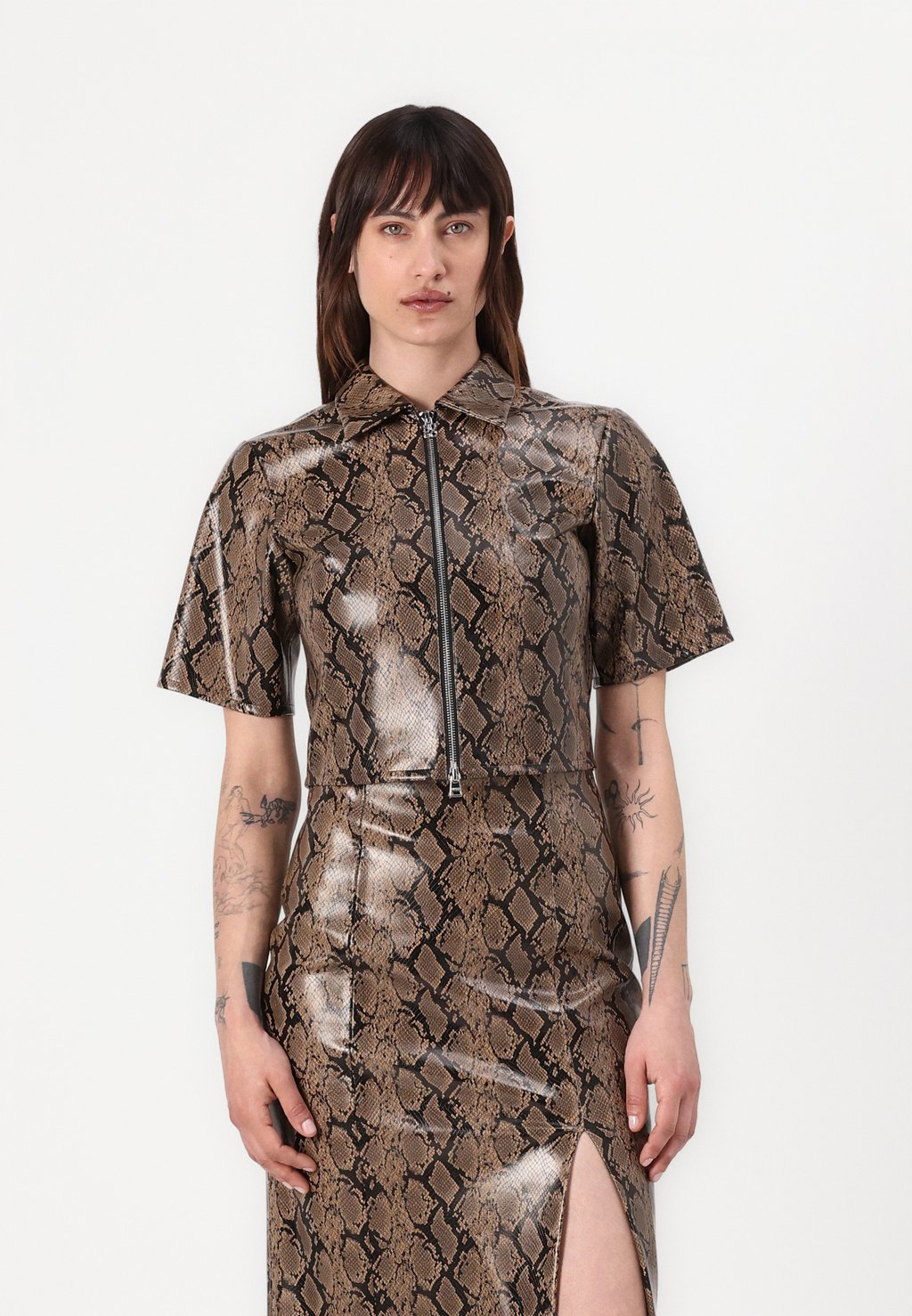 Блуза CENI HUGO, коричневый
Блуза CENI HUGO, коричневый