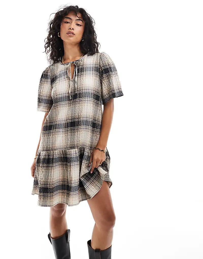 Платье миди из ткани сирсакер в бежевую клетку JDY
Платье миди из ткани сирсакер в бежевую клетку JDY