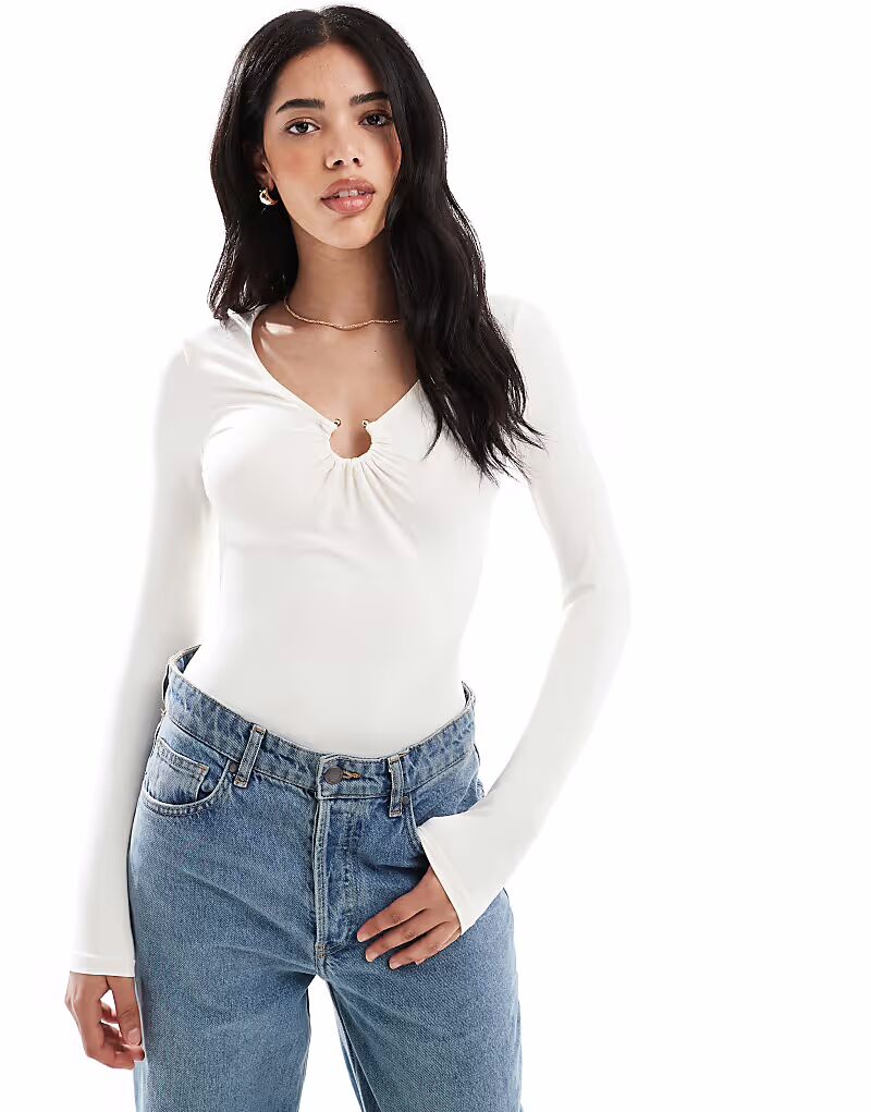 Боди New Look с длинными рукавами и отделкой кремового цвета
Боди New Look с длинными рукавами и отделкой кремового цвета