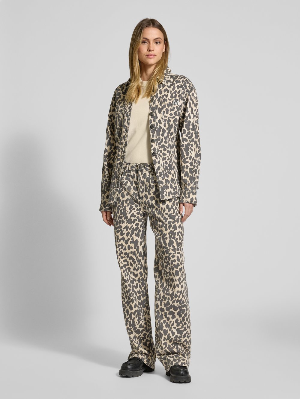 Джинсовая куртка с накладными нагрудными карманами модель 'LEORA-JACKET' Copenhagen Muse, песочный
Джинсовая куртка с накладными нагрудными карманами модель 'LEORA-JACKET' Copenhagen Muse, песочный