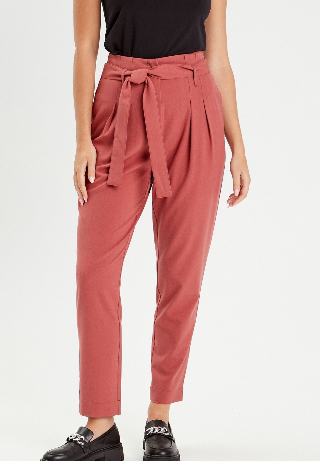 Тканевые брюки FLIESSENDE PAPERBAG Cache Cache, красный
Тканевые брюки FLIESSENDE PAPERBAG Cache Cache, красный