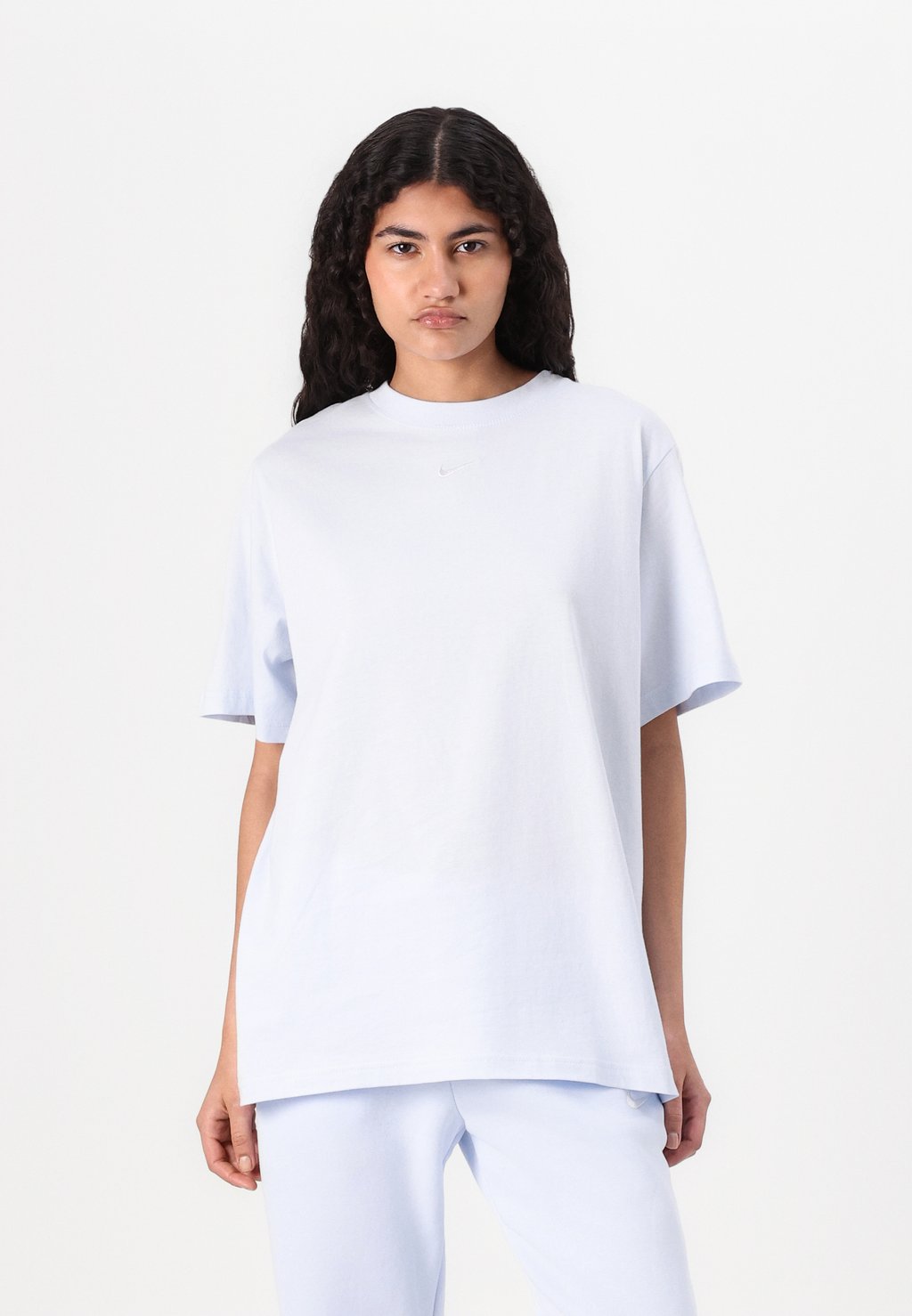 Базовая футболка TEE Nike Sportswear, светло-голубой
Базовая футболка TEE Nike Sportswear, светло-голубой