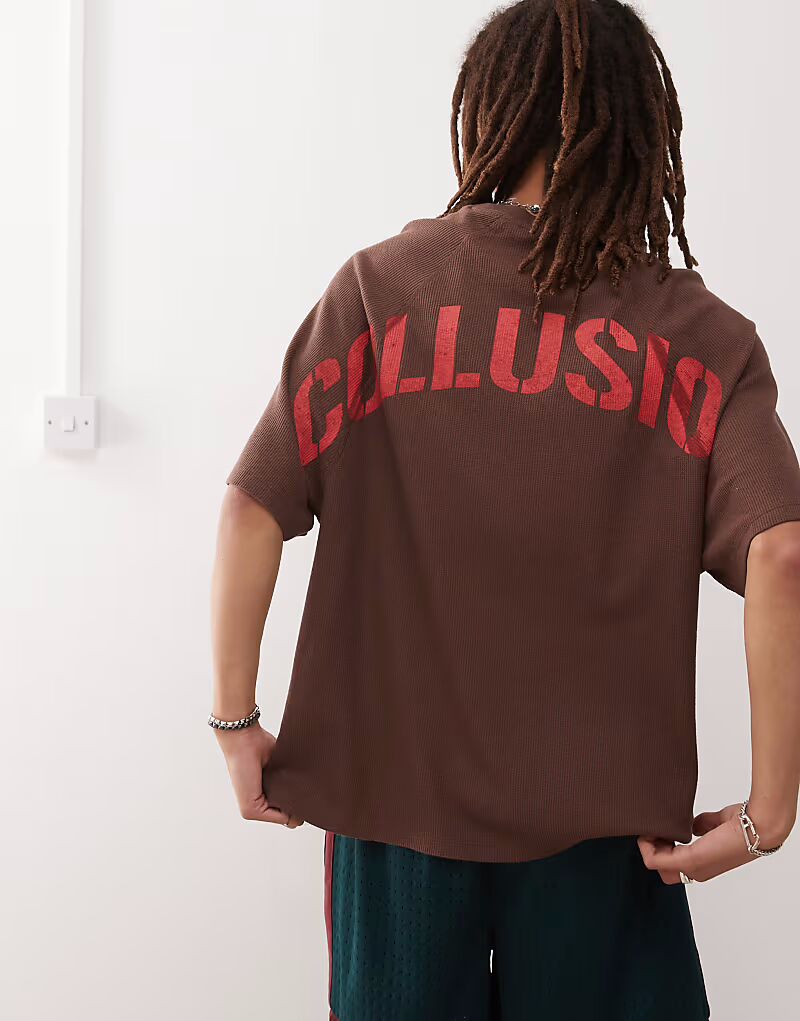 Футболка COLLUSION оверсайз с увеличенным логотипом на спине коричневого цвета
Футболка COLLUSION оверсайз с увеличенным логотипом на спине коричневого цвета