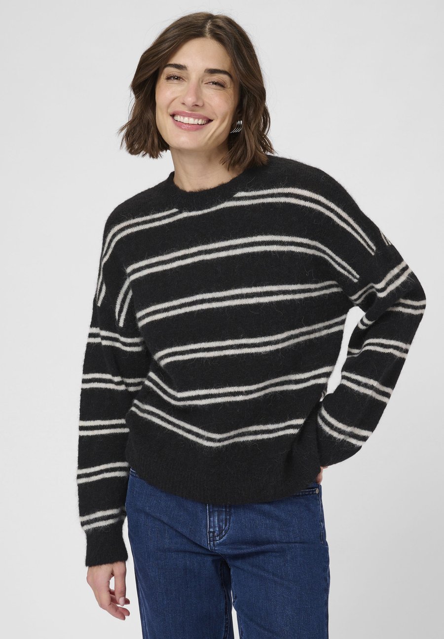 Джемпер Culture BERNIE CACHEIA , Black Whitecap Stripes/Black
Джемпер Culture BERNIE CACHEIA , Black Whitecap Stripes/Black