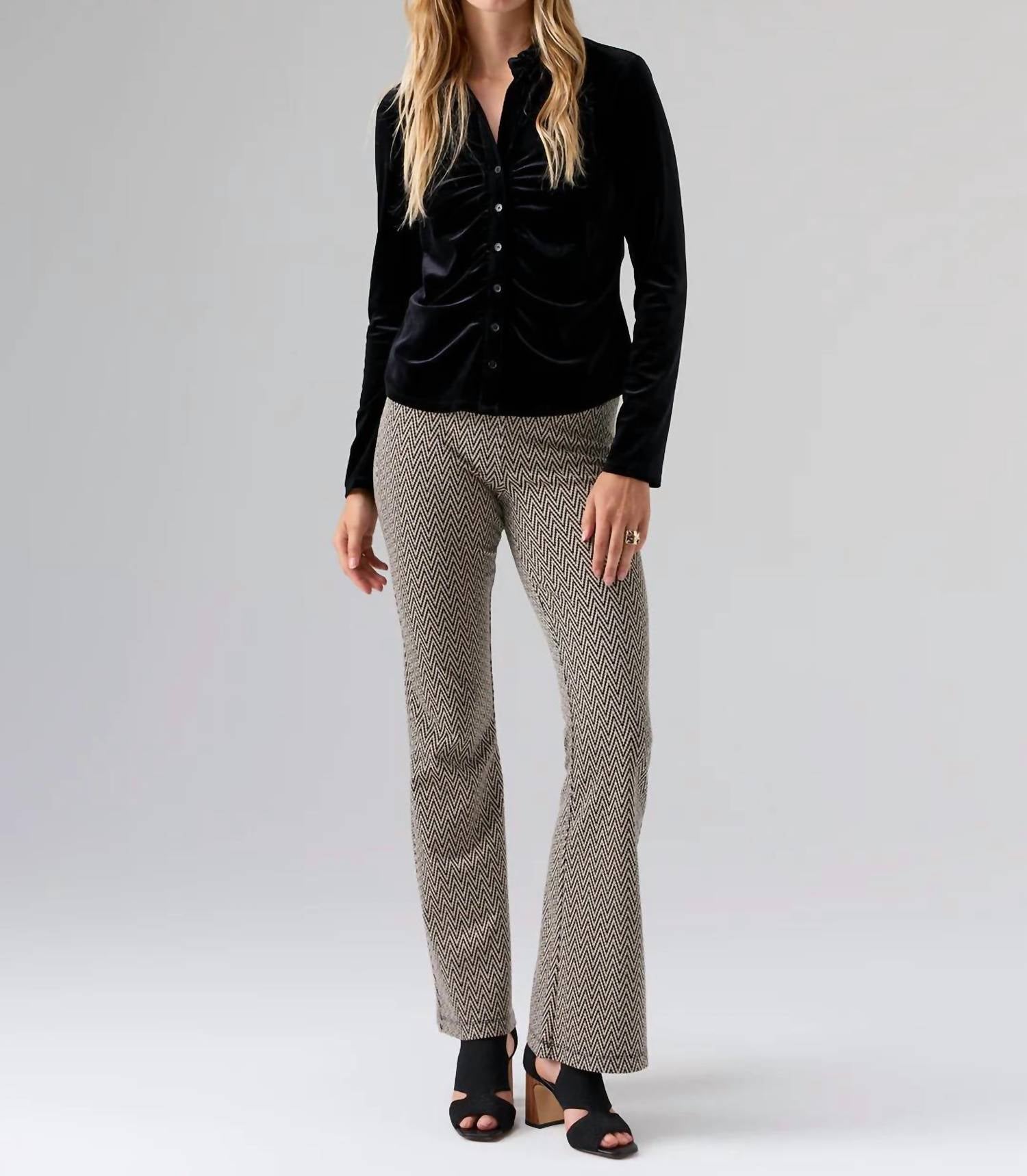 Arlo Топ в черном цвете Sanctuary
Arlo Топ в черном цвете Sanctuary