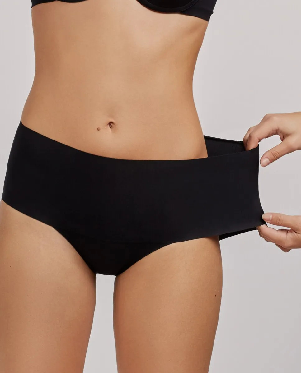 Адаптируемые высокие трусы с невидимой отделкой Gisela, черный
Адаптируемые высокие трусы с невидимой отделкой Gisela, черный